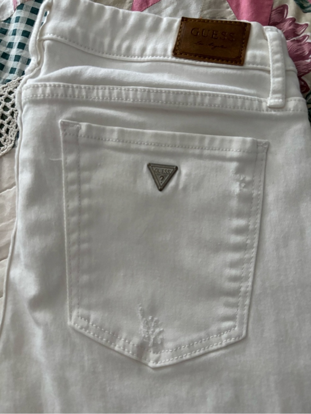 GUESS Women's White Skinny Jeans with Branded Patch